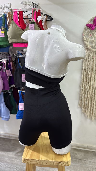 Set seamless top halter + short sin frunce | negro