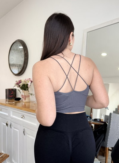 Crop top con tazas espalda cruzada | gris