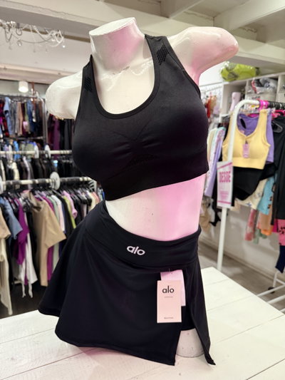 Top con tazas escote detalles calados | negro 