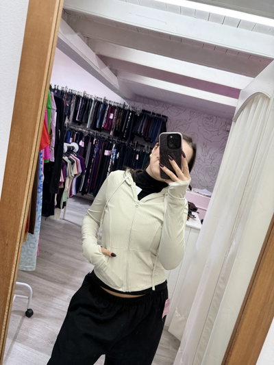 Campera Morley media estación con capucha| crema 