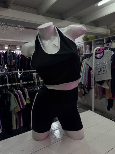 💥 Short sin Frunce, con corte en V la Cola | negro con líneas 🖤