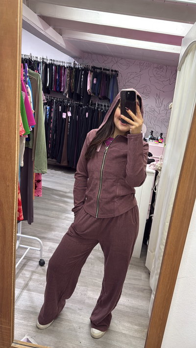 Conjunto Teddy: campera + jogger recto | uva