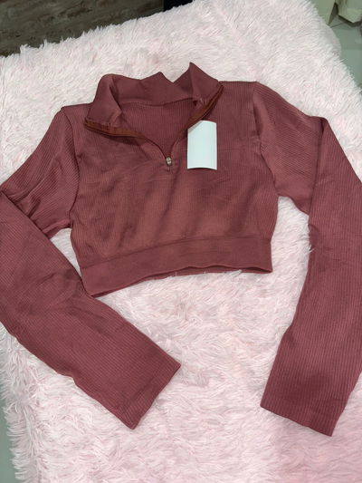 🍒 Crop Manga Larga con Cierre – Color Cherry 🍒