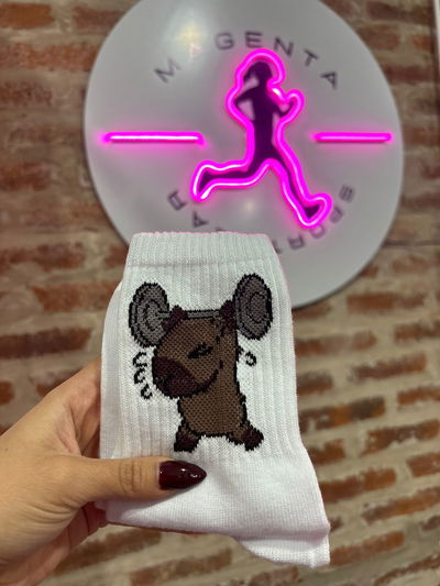 🏋️‍♀️ Medias Deportivas Altas – Varios Diseños - Capibara entrenando🏋️‍♀️