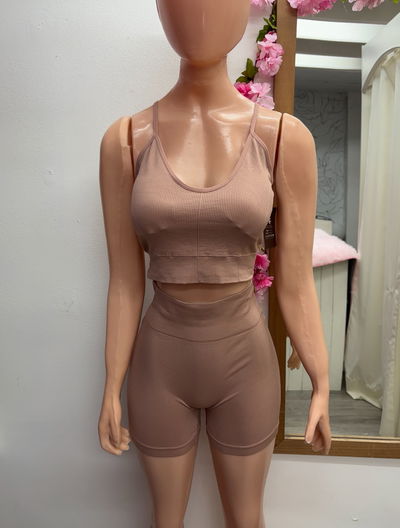Conjunto crop top espalda cruzada + short con frunce | rosa pálido 🌸
