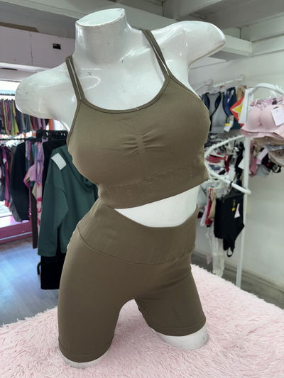 🔥 Conjunto clásico – Short con Frunce + Top breteles cruzados | verde militar 🔥