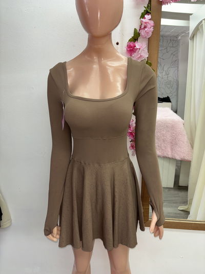 Catsuit vestido - manga larga con calza debajo de la falda con volados 