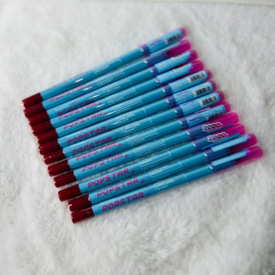 Delineador rojo✨-Ruby Rose