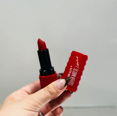 Labial en barra rojo✨