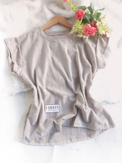 Remera de broderie EMMA - cemento