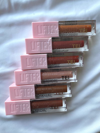 Lip gloss lifter shine 