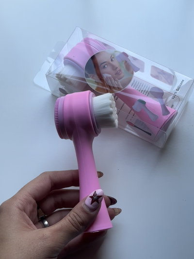 Cepillo limpiador y exfoliante facial 