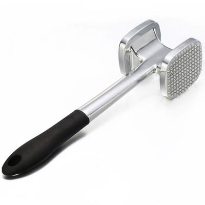Martillo ablandador de carnes de aluminio resistente.