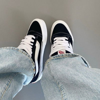 VANS KNU