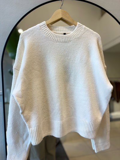 Sweater Essential (4 colores)