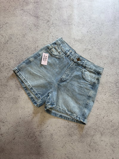 Short clásico celeste 