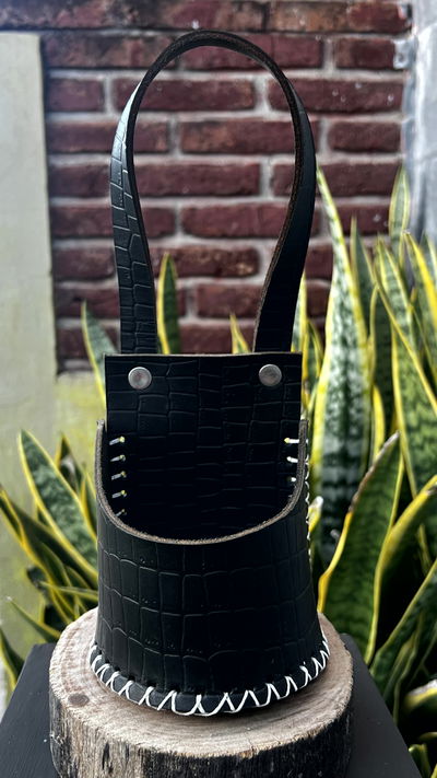 PORTA MATES PARA AUTOS (CUERO CROCO)