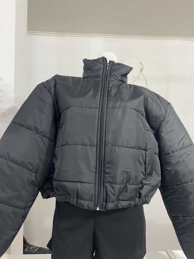 Puffer negra talle 3