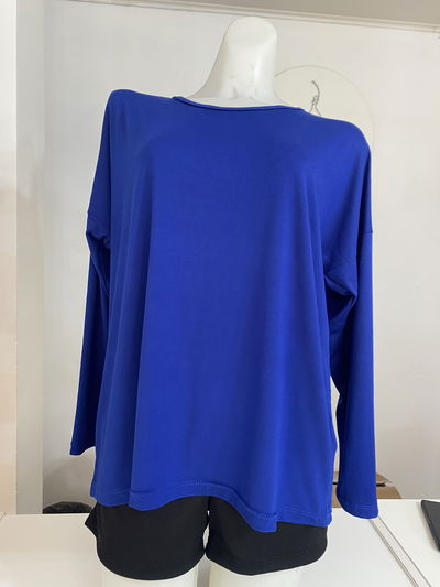 Remera azul tajo 