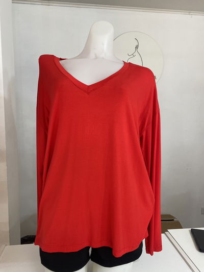 Remera modal escote V rojo 