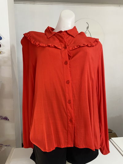 Camisa larga lino volado roja talle 4