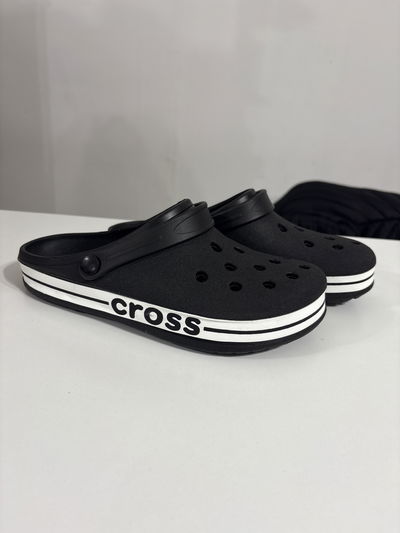 Crocs negras talle 41-42/43-44