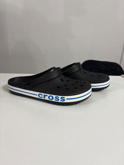 Crocs negras talle 41-42/