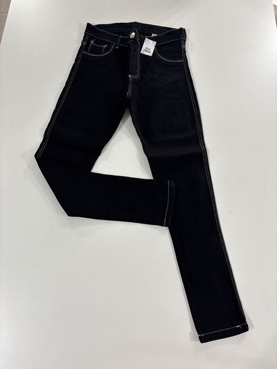 Jeans chupin clásico negro costura blanca talle 44