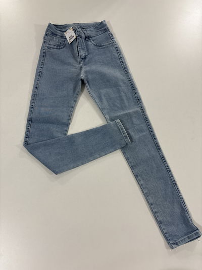 Jeans chupin clásico celeste talle 36/42