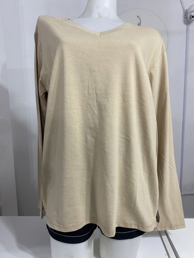 Remera escote V beige talle 6