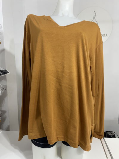Remera escote V beige talle 8