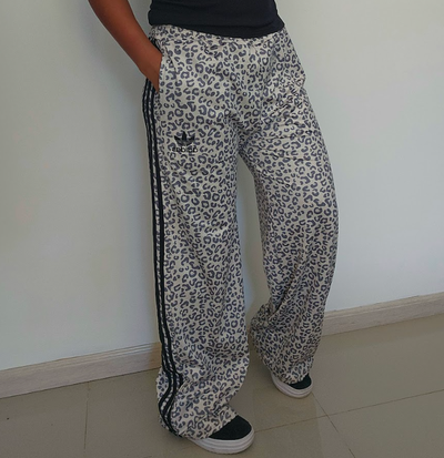 PANTALON ADIDAS ANIMAL PRINT - FRIZADO IMPORTADO