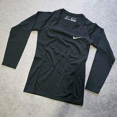 CAMISETA TÉRMICA NIKE - NEGRA
