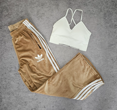 PALAZO ADIDAS PLUSH - BEIGE OSCURO