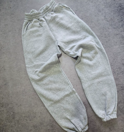 JOGGINS GRIS FRIZADO 