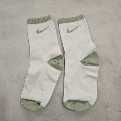 MEDIAS nike blanco y verde