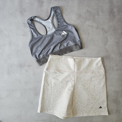 TOP ADIDAS - gris claro