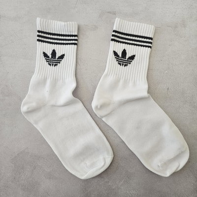 MEDIAS blancas adidas lineas