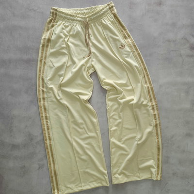 PALAZO ADIDAS  MANTECA