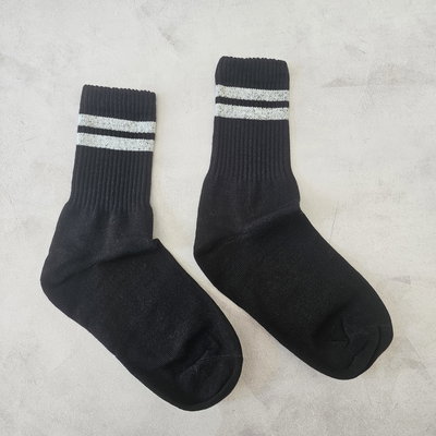 MEDIAS negras con linea