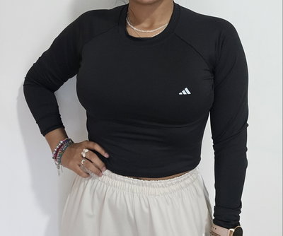 CROP TOP TÉRMICO ADIDAS  - NEGRO 