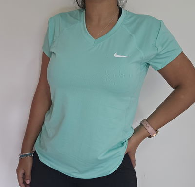 REMERA DRYFIT NIKE - VERDE