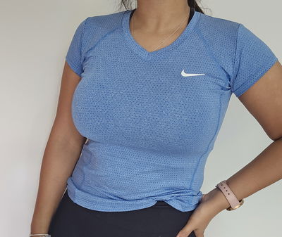 REMERA DRYFIT NIKE - CELESTE