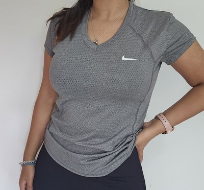 REMERA DRYFIT NIKE - GRIS 