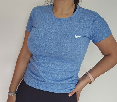 REMERA NIKE ALGODÓN  - CELESTE