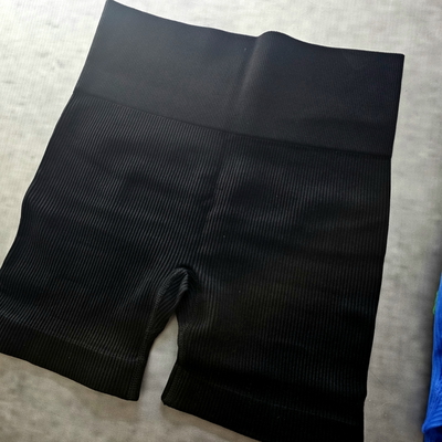 CALZA SEAMLESS ACANALADA -  NEGRO