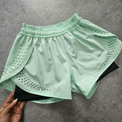 SHORT ROMPEVIENTO NIKE VERDE