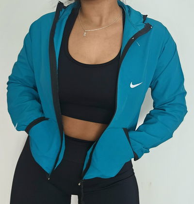 CAMPERA ROMPEVIENTO NIKE VERDE AGUA