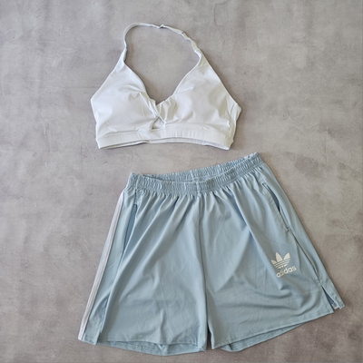 SHORT ADIDAS LINEAS - CELESTE PASTEL