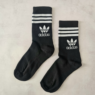MEDIAS negras adidas lineas